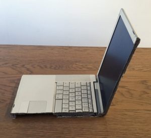 MacBook не включается: что делать?